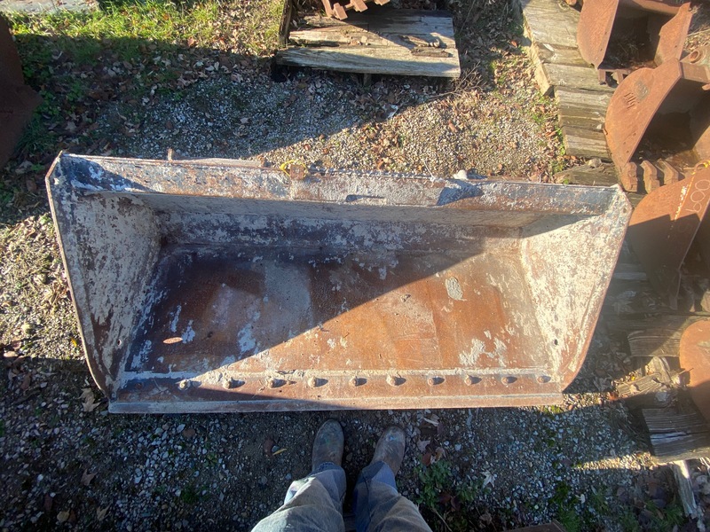 Attachments  Bucket - 5.5FT Photo